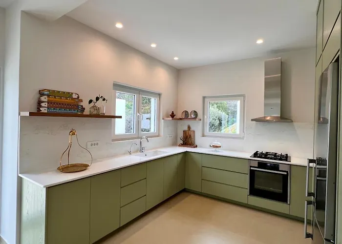 Haroupia Hillside 别墅 *