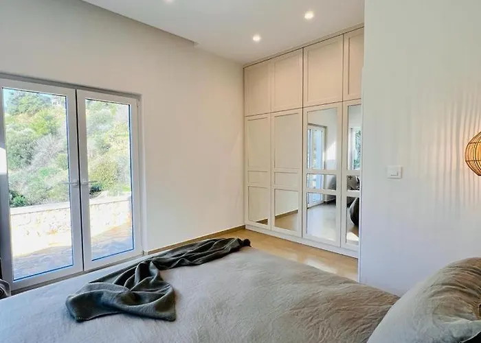 Haroupia Hillside 别墅